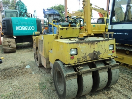 ละอองดาวแทรคเตอร์ ขายรถบดสั่นสะเทือน SAKAI TW 500