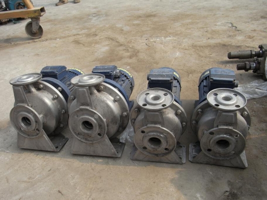 ขายปั้มน้ำ Stac 3-5 HP. 2800 RPM. 380 V เป็นของใหม่เก่าเก็บมีอย่างละ 2 ตัว พร้อมใช้งาน