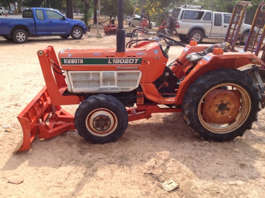 ขายรถ kubota L1802DT 4WD + อุปกรณ์ 3 ชิ้น ขายรถ kubota L1802DT 4WD + อุปกรณ์ 3 ชิ้น