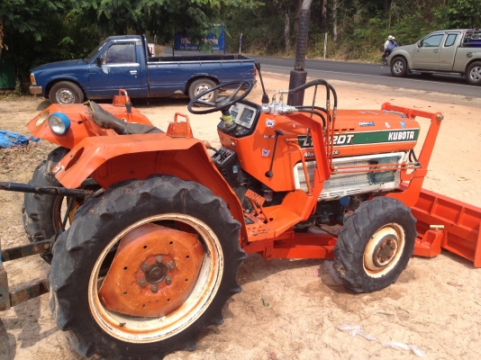 ขายรถ kubota L1802DT 4WD + อุปกรณ์ 3 ชิ้น ขายรถ kubota L1802DT 4WD + อุปกรณ์ 3 ชิ้น