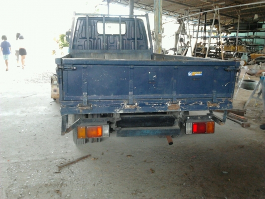 หกล้อบรรทุกน้ำ