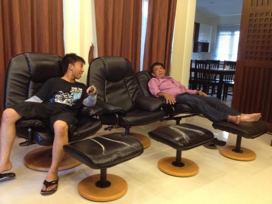 เก้าอี้นอนสบาย เอนได้พร้อมที่วางขา