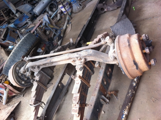 ขายช่วงล่าง 6 ล้อ NPR 6 น้อต คานหน้า - เพลาหลัง แหนบ สภาพดีมาก ราคาต่อรอง