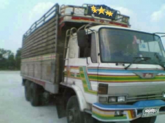 HINO F17 - 168 HP EH700 สิบล้อล่องเพลาเดียว กระบะไม้คอกสูงเกษตรสภาพอย่างสวยยาว 6.20 เมตร เครื่องยนต์เดิมๆแห้งดีแรงดี หัวเก๋งสีสันบางเดิมภายในสวยครบ แอร์ พวงมาลัยเพาเวอร์ เบรคทริ๊ปฟี้พร้อม ช่วงล่างคัชซีสวยไม่มีดาม ยางสภาพดี 10 เส้นประมาณ 80\% พร้อมใช้งาน เอ