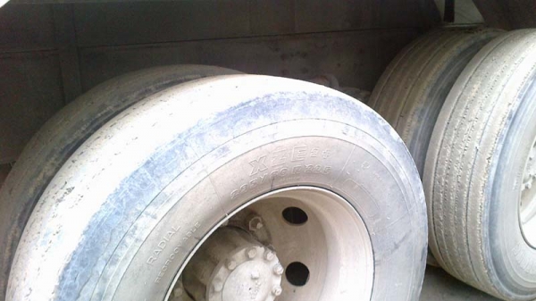 Hino หัวโปรเฟีย 12 ล้อ แก๊ส 6 ถัง เครื่อง  300 แรง คัสซี :FN1KWE1017มีระบบลากพ่วง