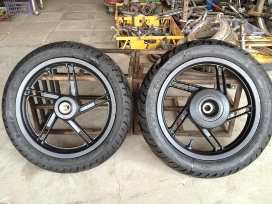 ขายล้อ PCX 150 ใหม่ๆทั้งชุดพร้อมยาง และเปลือก PCX