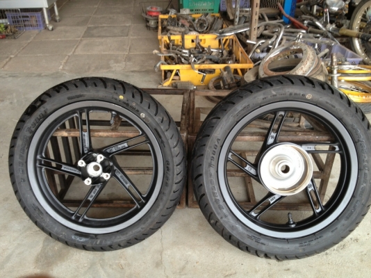 ขายล้อ PCX 150 ใหม่ๆทั้งชุดพร้อมยาง และเปลือก PCX