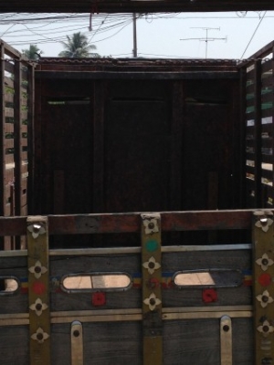 ขาย HINO 6 ล้อKM777 ปี 35 เครื่อง WO4D  (117 HP) เดิม ๆ กระบะไม้มะค่าทั้งลูก ยางดี ขับดี ซัซซีสวย ขาย 460,000 บาท