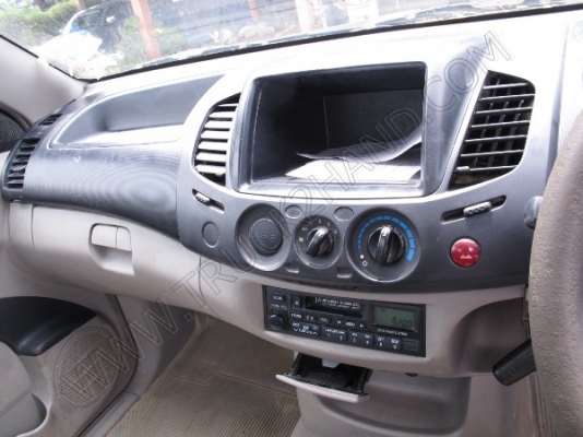 รถกระบะ ยี่ห้อ MITSUBISHI