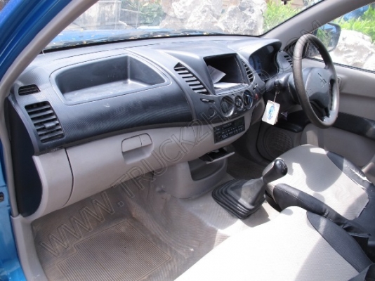 รถกระบะ ยี่ห้อ MITSUBISHI