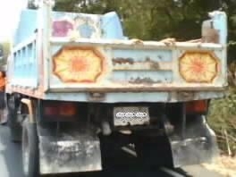 ISUZU ROCKY NRR 195 HP 6HE1 หกล้อดั๊มพ์ เครื่องแรงดีไม่มีเยิ้ม หัวเก๋งคอนโซลสวยครบ แอร์เย็น พวงมาลัยเพาเวอร์ ช่วงล่างคัชซีสวย ยาง 8.25 ขอบ 16 สภาพดี 70\% พร้อมบรรทุกพร้อมใช้งาน เอกสารทะเบียนครบพร้อมโอน ราคาต่อรองได้ครับ