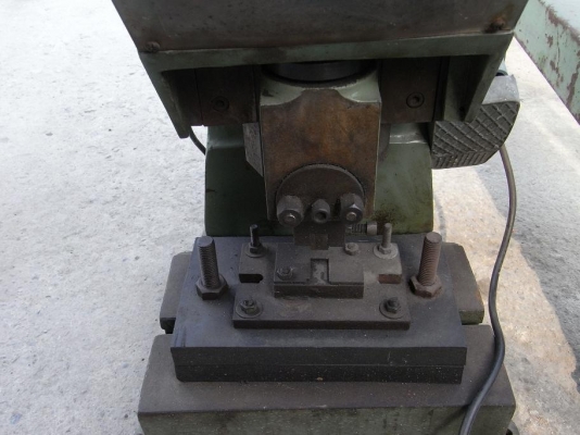 ขายเครื่องปั้มขนาดเล็กใช้ไฟบ้าน สำหรับโรงกลึงขนาดเล็ก แต่ต้องไปซ่อมขาตั้ง ราคาถูกๆ ขายเครื่องปั้มขนาดเล็กใช้ไฟบ้าน สำหรับโรงกลึงขนาดเล็ก แต่ต้องไปซ่อมขาตั้ง ราคาถูกๆ