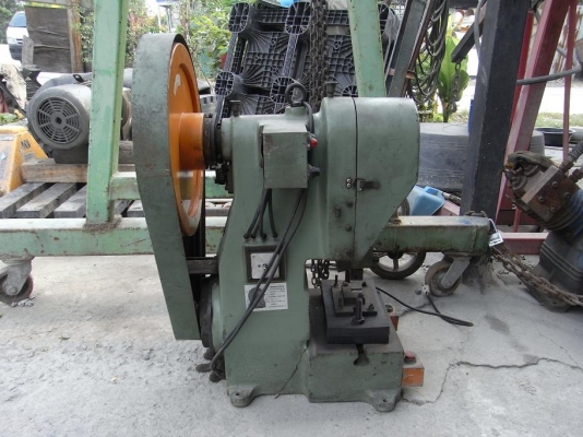 ขายเครื่องปั้มขนาดเล็กใช้ไฟบ้าน สำหรับโรงกลึงขนาดเล็ก แต่ต้องไปซ่อมขาตั้ง ราคาถูกๆ