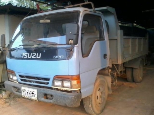 ISUZU NPR 120 HP 4HF1 ปี 42 หกล้อดั๊มพ์ หัวการ์ตูน เครื่องฝาขาว ช่วงล่างใหญ่เฟืองท้ายกับคานหน้าติด F แล้ว ภายในเก๋งคอนโซลครบ พวงมาลัยเพาเวอร์ กระบะดั๊มพ์เหล็ก 4 ตันยิงหน้ายาว 3.50 เมตร ช่วงล่างคัชซีสวยไม่ดาม ยางสภาพดี 6 เส้น พร้อมบรรทุกพร้อมใช้งาน เอกสารท