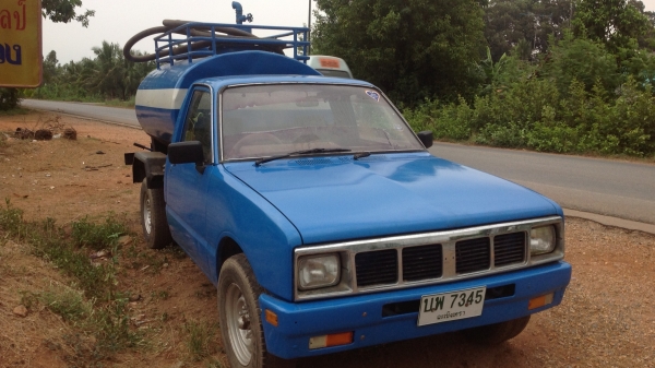 รถบรรทุกน้ำ2000ลิตร isuzu