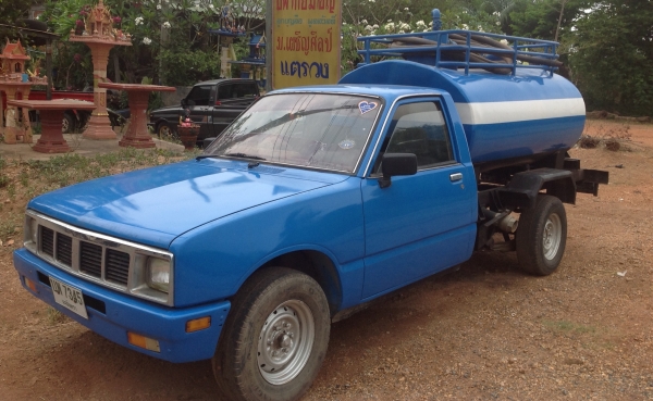 รถบรรทุกน้ำ2000ลิตร isuzu