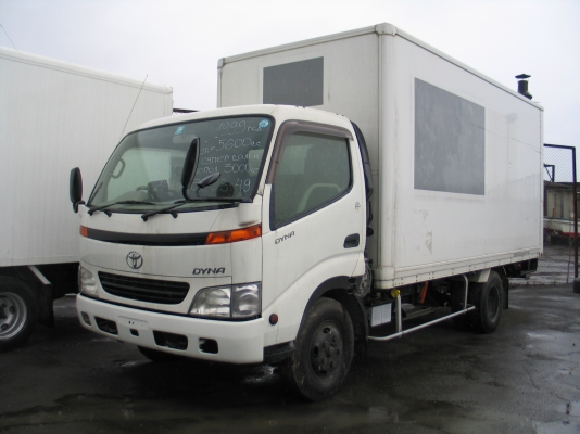 ต้องการซื้อ หัวรถบรรทุก 6 ล้อ TOYOTA DYNA