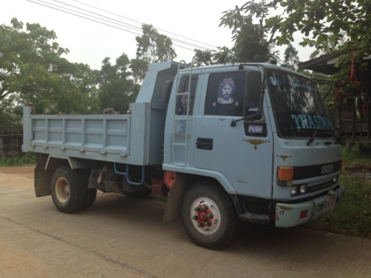 ISUZU ROCKY 175 HP 6BG1 หกล้อดั๊มพ์ กระบะดั๊มพ์เหล็ก 6 ตันยิงหน้าความยาว 3.60 เมตรฝาข้างสวยพื้นดีไม่มีผุกร่อน เครื่องแน่นดีไม่เยิ้ม ภายในเก๋งคอนโซลสวยครบพร้อม เครื่องเสียง แอร์เย็น พ.เพาเวอร์ ช่วงล่างคัชซีสวยมากๆไม่มีดามไม่มีแตก ยาง 8.25 ขอบ 16 สภาพดี ISUZU ROCKY 175 HP 6BG1 หกล้อดั๊มพ์ กระบะดั๊มพ์เหล็ก 6 ตันยิงหน้าความยาว 3.60 เมตรฝาข้างสวยพื้นดีไม่มีผุกร่อน เครื่องแน่นดีไม่เยิ้ม ภายในเก๋งคอนโซลสวยครบพร้อม เครื่องเสียง แอร์เย็น พ.เพาเวอร์ ช่วงล่างคัชซีสวยมากๆไม่มีดามไม่มีแตก ยาง 8.25 ขอบ 16 สภาพดี
