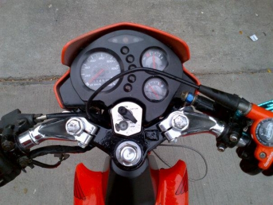 ขาย HONDA SONIC 125 แต่ง ล้อโต สวยๆ คับ ทะเบียนโอน เครื่อง ทำใหม่ หมดคับ ขาย 25500 ขาย HONDA SONIC 125 แต่ง ล้อโต สวยๆ คับ ทะเบียนโอน เครื่อง ทำใหม่ หมดคับ ขาย 25500