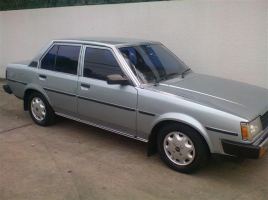 ต้องการขายโตโยต้า gl ปี 84 ติดเเก๊สเเล้ว