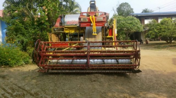 รถเกี่ยว เครื่อง 195 แรง รถเกี่ยว เครื่อง 195 แรง