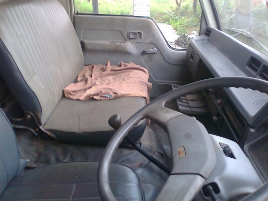 ขายด่วน..รถหกล้อ MITSUBISHI CANTER เครื่องดี คัสซีสวย รถสวยพร้อมใช้งานสุดขีด มีทะเบียนครบ ราคาต่อรองได้.