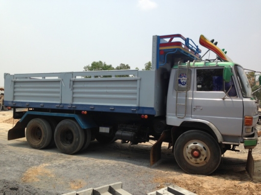 HINO KT 925 - 195 HP HO7D สิบล้อดั๊มพ์ 2 เพลา ช่วงล่างเพลาโบกี้ใหญ่ 2 เพลาของ ROCKY 210 หัวขาวสภาพสวยพร้อมใช้งาน เครื่องแน่นแรงดีไม่มีเยิ้ม หัวเก๋ง F17 ลงเล่มถูกต้อง ภายในเก๋งคอนโซลสวยครบ พวงมาลัยเพาเวอร์ เบรคทริ๊ปฟี้ ช่วงล่างใหญ่ยางสภาพดี 10 เส้นประมาณ 7