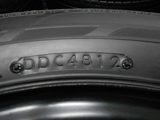 ขายยางบริดสโตน 175/65/15 ป้ายแดงปลายปี 12/ถอด ถ่วง ใส่ฟรีค่ะ