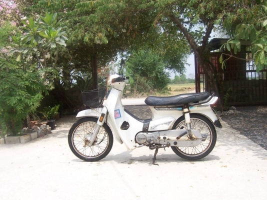 ดรีมคุรุสภาสีขาว สภาพดีมาก สวยๆเดิมๆ ทะเบียนเต็ม+เอกสารพร้อมโอนครบ