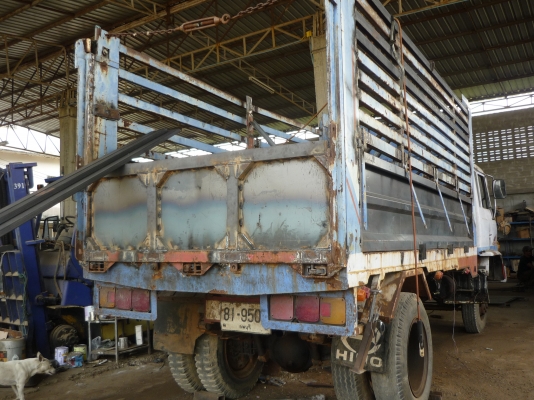 รถ 6 ล้อดั๊มเกษตร HINO กระบะยาว 4.50 เมตร เลขตัวรถ KL340-49978 เลขเครื่อง EH700-186200