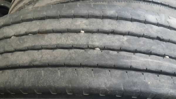 ** ราคา 2,300-2,900 ** ยาง 11R22.5 มือสองสวยๆ ปี 13-15 ราคาคุ้มๆ