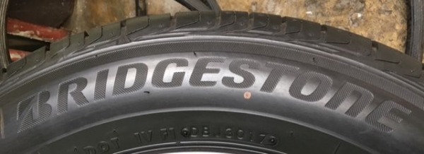 ยางป้ายแดง Bridgestone 215-60-16 ปี 17