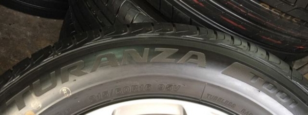 ยางป้ายแดง Bridgestone 215-60-16 ปี 17