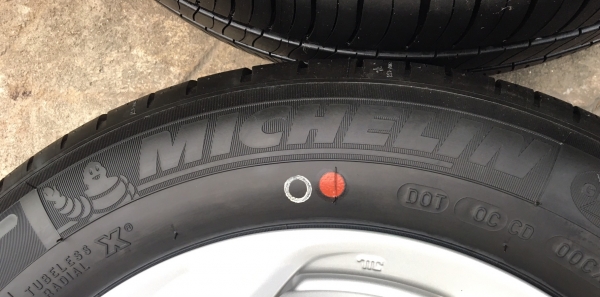 แม็กป้ายแดง Honda Brio Amaze พร้อมยางMichelin 175-65-14 ปี17