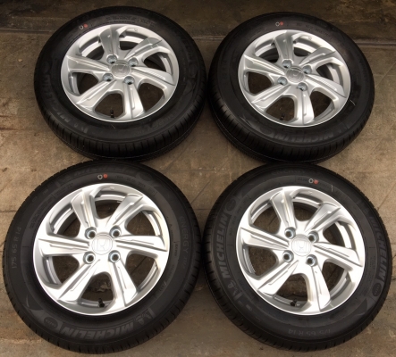 แม็กป้ายแดง Honda Brio Amaze พร้อมยางMichelin 175-65-14 ปี17