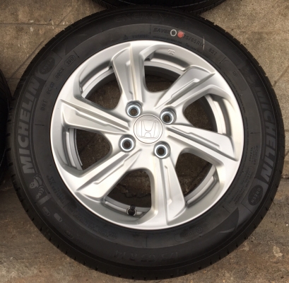 แม็กป้ายแดง Honda Brio Amaze พร้อมยางMichelin 175-65-14 ปี17