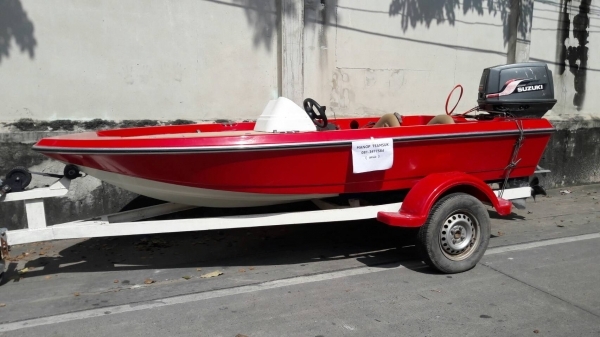 ขาย เรือไฟเบอร์ 13 ฟุตพร้อมเครื่อง SUZUKI 65 แรง + เทเลอร์ พร้อมใช้ ราคา 118,000