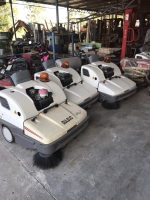 ขายด่วน รถกวาด ถนนเดินตาม มีระบบเก็บฝุ่นในตัว เครือง honda ใช้กวาด ลานกว้าง ถนนหมู่บ้าน สภาพพร้อมใช้งาน คันละ 20000