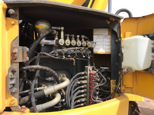 ขายรถแบคโฮ KOMATSU PC228US-3 (เทียบเท่ารุ่น 7) รถนอกนำเข้าจากญี่ปุ่น สภาพสวยพร้อมใช้งาน มีVDOการทำงานครับ ขายรถแบคโฮ KOMATSU PC228US-3 (เทียบเท่ารุ่น 7) รถนอกนำเข้าจากญี่ปุ่น สภาพสวยพร้อมใช้งาน มีVDOการทำงานครับ