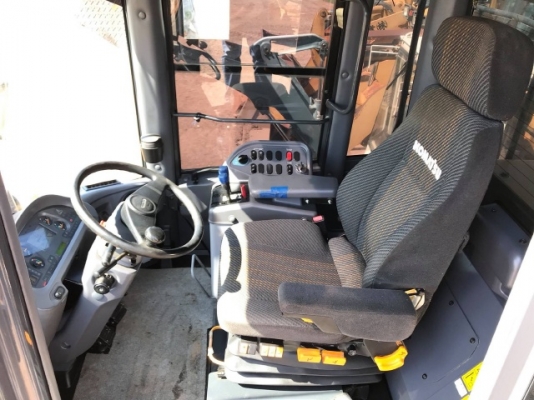 ขายรถตักล้อยาง KOMATSU WA380-6 ปี 2012 รถนอกนำเข้าจากญี่ปุ่น สภาพสวยพร้อมใช้งาน มีVDOการทำงานครับ ขายรถตักล้อยาง KOMATSU WA380-6 ปี 2012 รถนอกนำเข้าจากญี่ปุ่น สภาพสวยพร้อมใช้งาน มีVDOการทำงานครับ