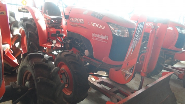 แทรกเตอร์ L3008 พร้อมใบดัน ราคาเบาๆ