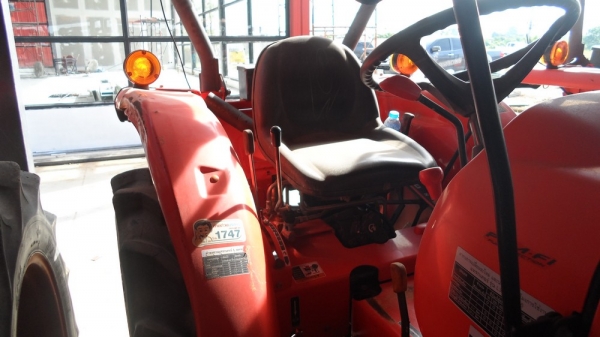 แทรกเตอร์ L3008 พร้อมใบดัน ราคาเบาๆ