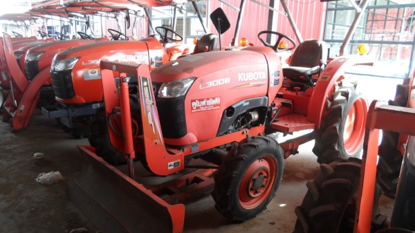 แทรกเตอร์ L3008 พร้อมใบดัน ราคาเบาๆ