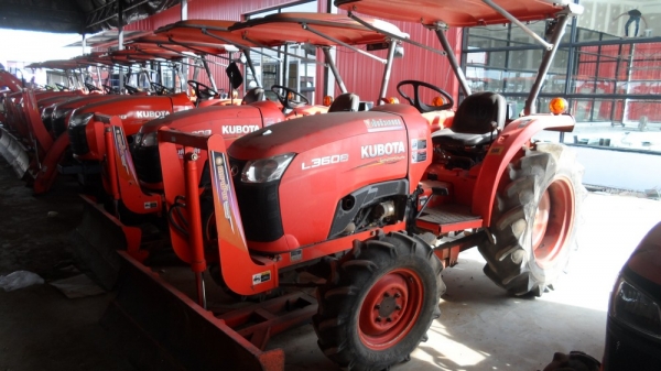 L3608 + ใบมีดดันดิน ราคาเบาๆเพียง 210,000 เท่านั้น