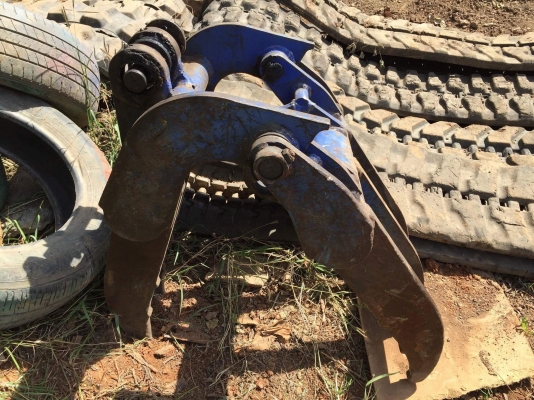 ขาย หัวคีบไม้ ใส่รถขุด30 ของติดรถนอก ????ราคา 17,000 บาท???? สนใจติดต่อ 096-3268553 (สถิตย์พันธ์) ID LINE 0963268553