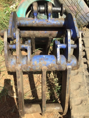 ขาย หัวคีบไม้ ใส่รถขุด30 ของติดรถนอก ????ราคา 17,000 บาท???? สนใจติดต่อ 096-3268553 (สถิตย์พันธ์) ID LINE 0963268553