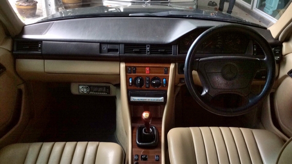 Benz E220 เบนซิน + LPG ปี 1994