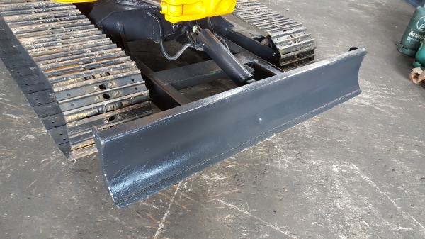 ขาย รถขุด KOMATSU รุ่น PC40FR  มือสองญี่ปุ่น แทรกเหล็ก สลัก บูทเอวแน่น 100\% มีไลน์กระแทก เอวแน่น สวยพร้อมใช้งาน มือถือ 0818753444