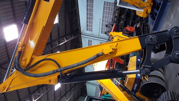 ขาย รถขุด KOMATSU รุ่น PC40FR  มือสองญี่ปุ่น แทรกเหล็ก สลัก บูทเอวแน่น 100\% มีไลน์กระแทก เอวแน่น สวยพร้อมใช้งาน มือถือ 0818753444