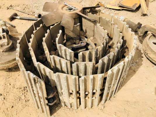 ขายโซ่พร้อมใบใส่KOMATSU PC120-3สวยๆ